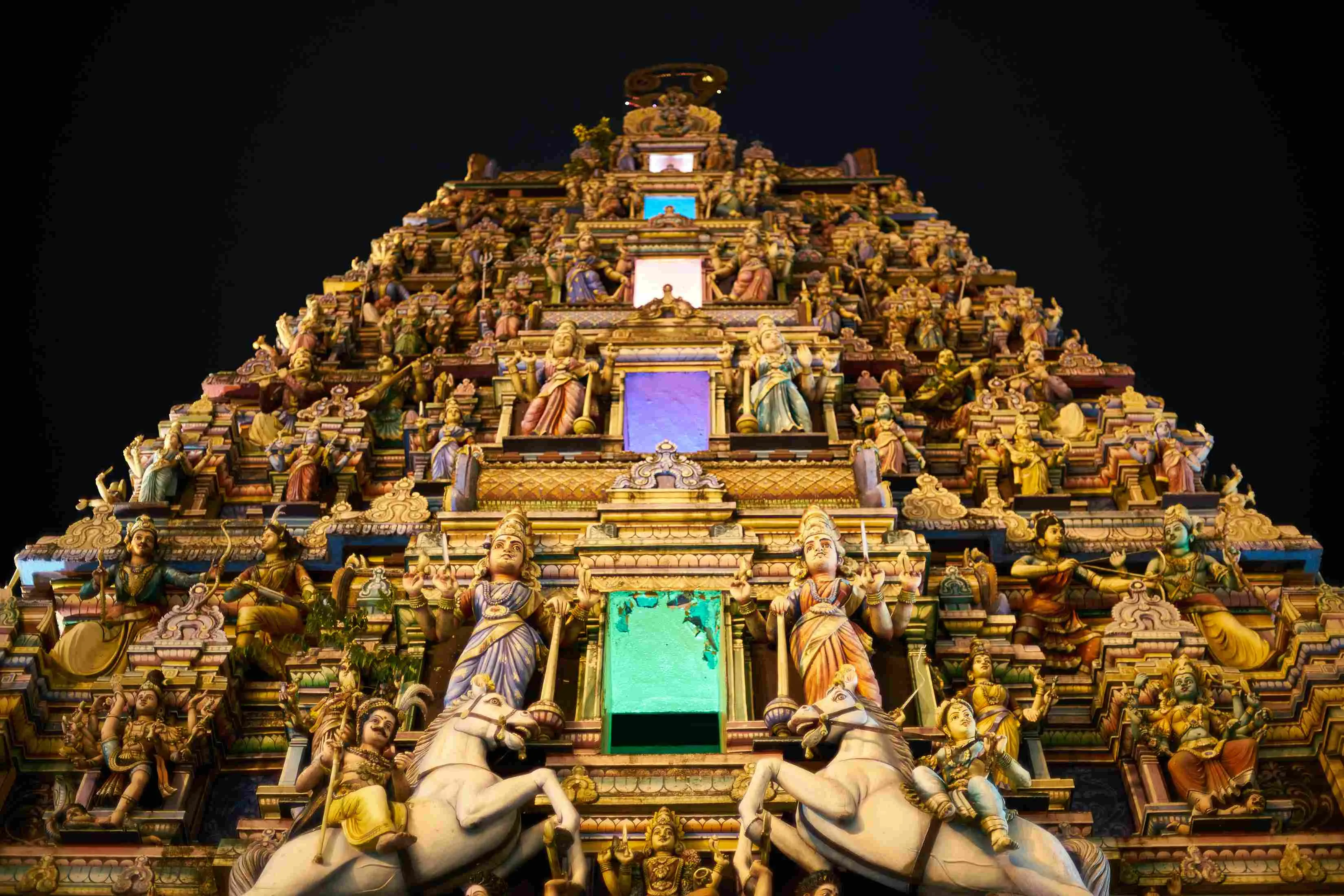building-with-statues-everywhere_11zon.webp