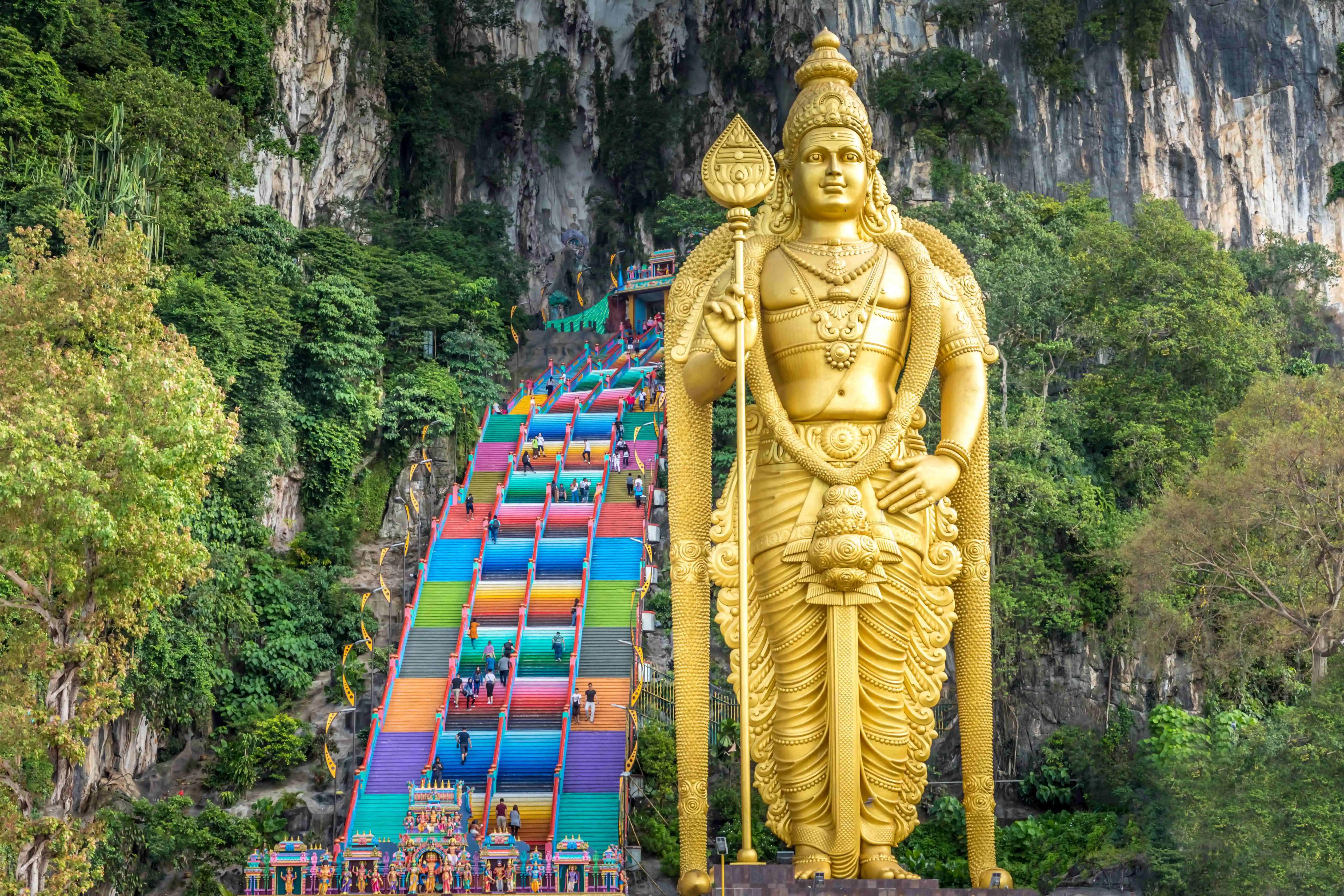 golden-statue-batu-caves-kuala-lumpur_11zon.webp