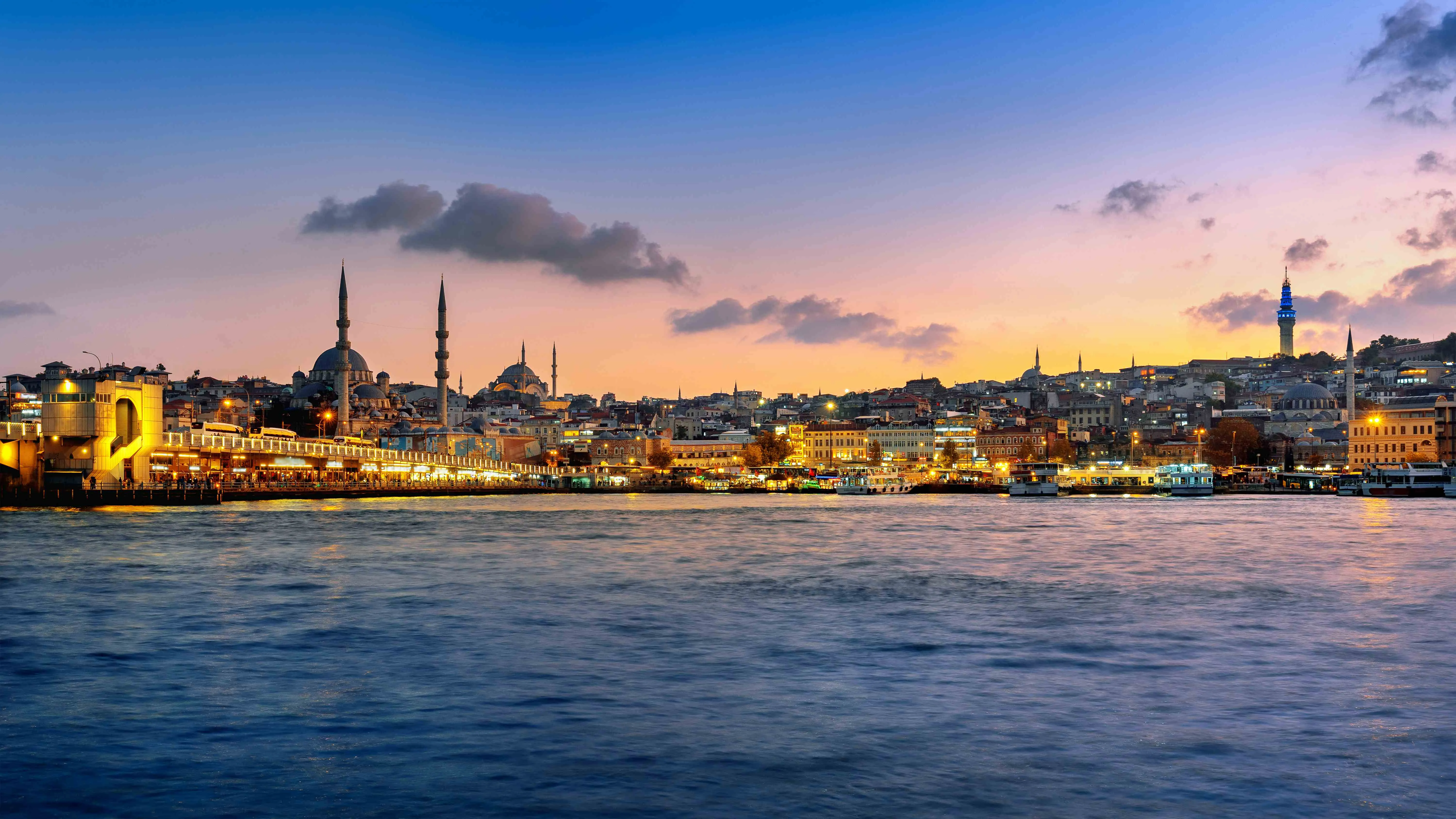 panoramic-istanbul-city-twilight-turkey_11zon.webp