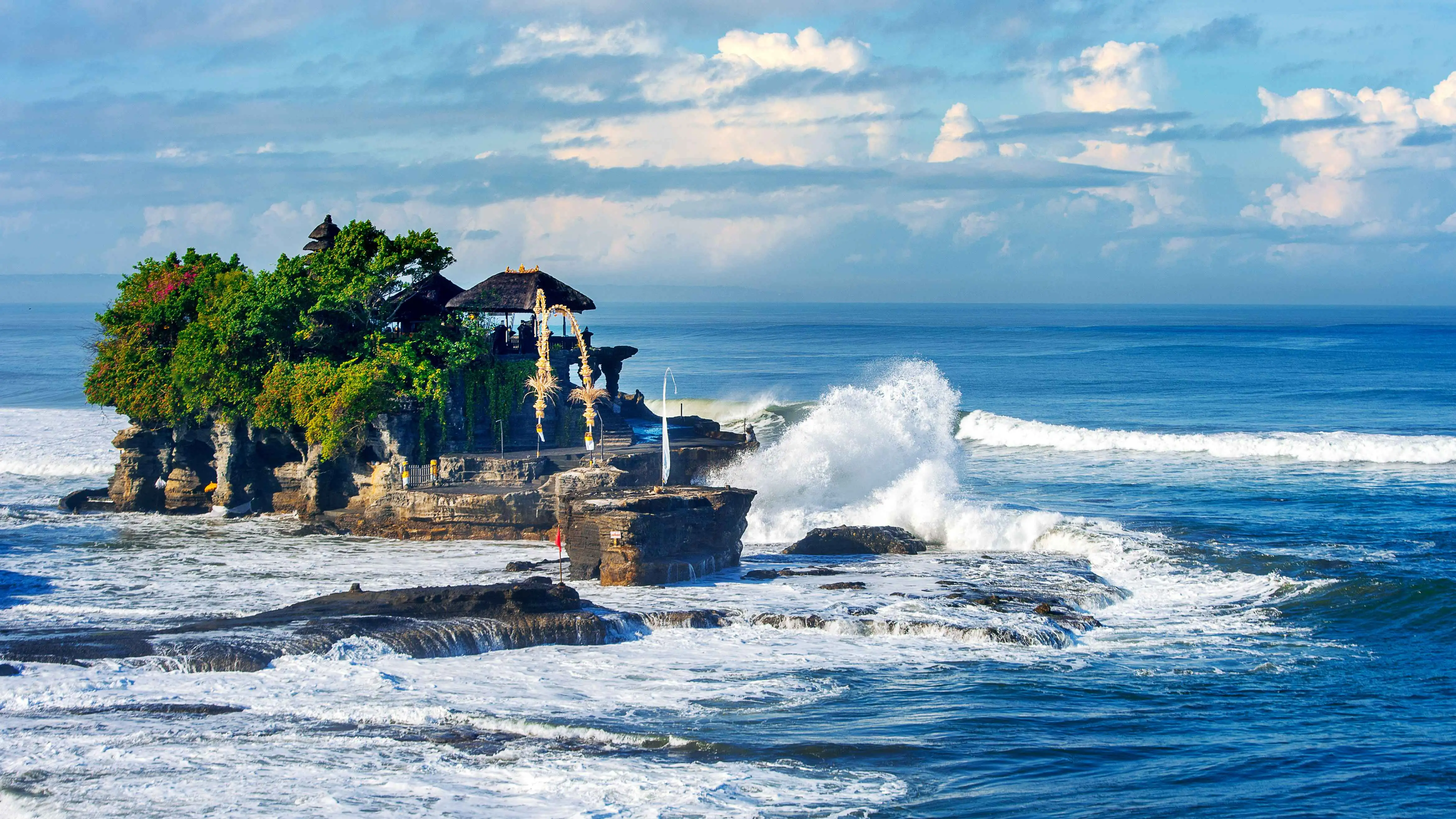 tanah-lot-temple-bali-island-indonesia_11zon.webp
