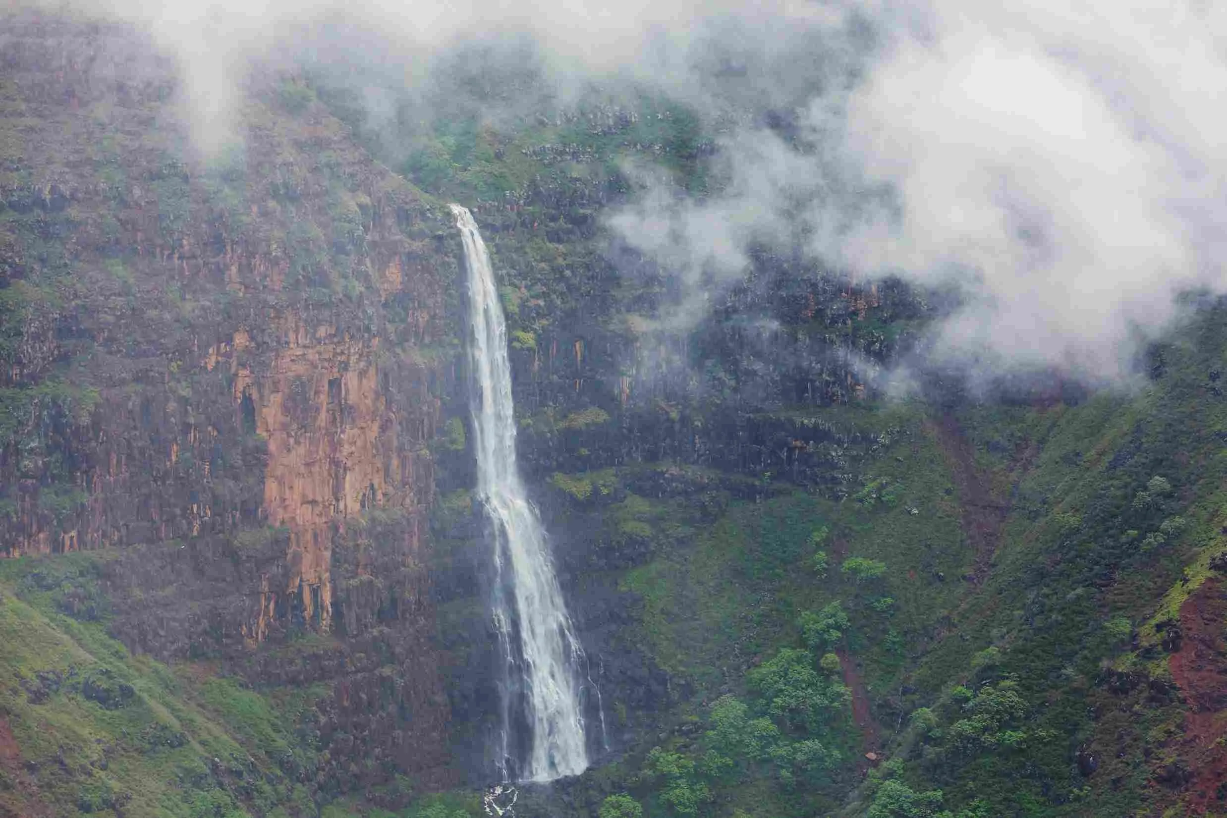 waimea-canyon-kauai-hawaii_11zon.webp